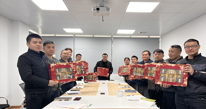 風(fēng)管廠總經(jīng)理與管理層會議：總結(jié)過去，展望未來